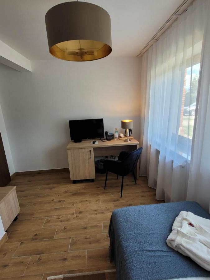 Dwor Kombornia - Folwark Luaran gambar